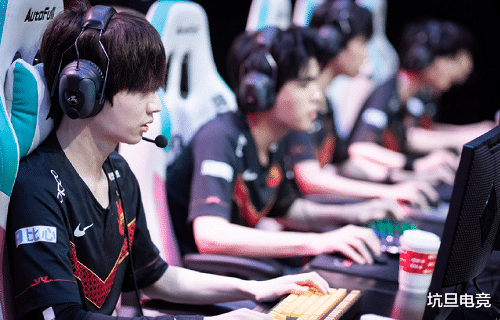 季后赛|FPX达到八胜后,季后赛八队大概率确定,RNG还剩一丝机会