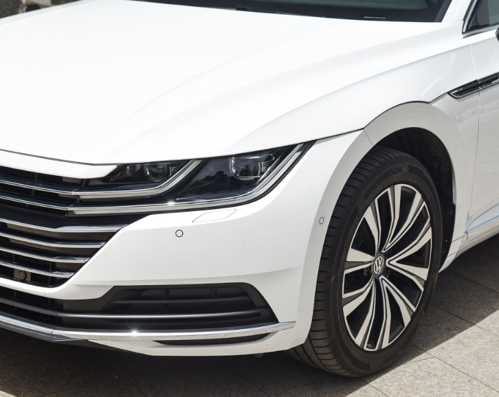 大众CC|大众的“冷门车”，暴跌5万无人问，比迈腾帅几倍销量却很尴尬