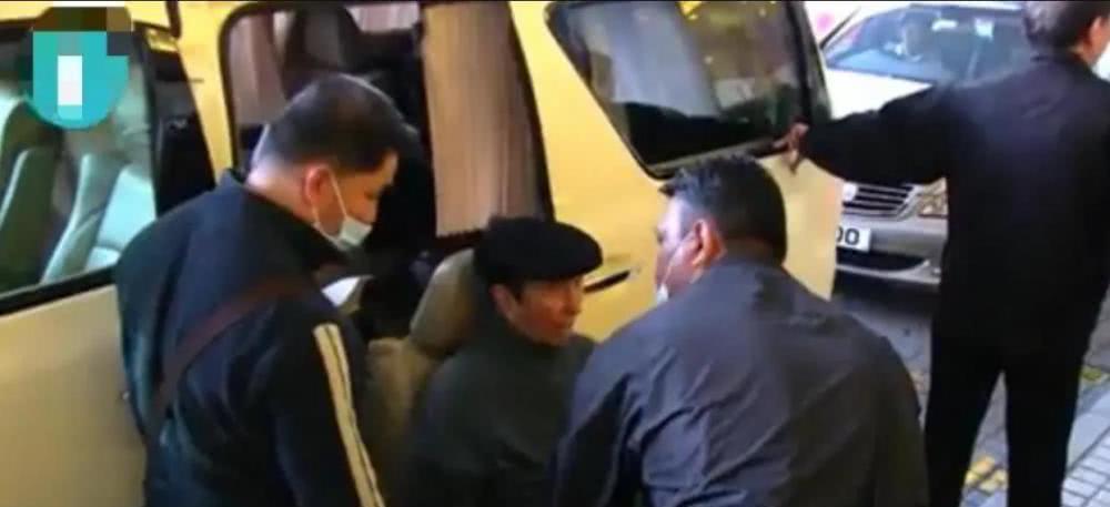 赌王：赌王家的保镖车，号称“子弹头”，装下七名壮汉无压力