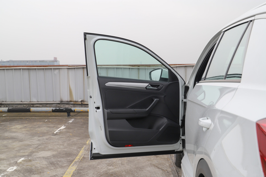 大众汽车■大众真不要“尊严”了！从15万跌到10.3万，30天卖了11243辆