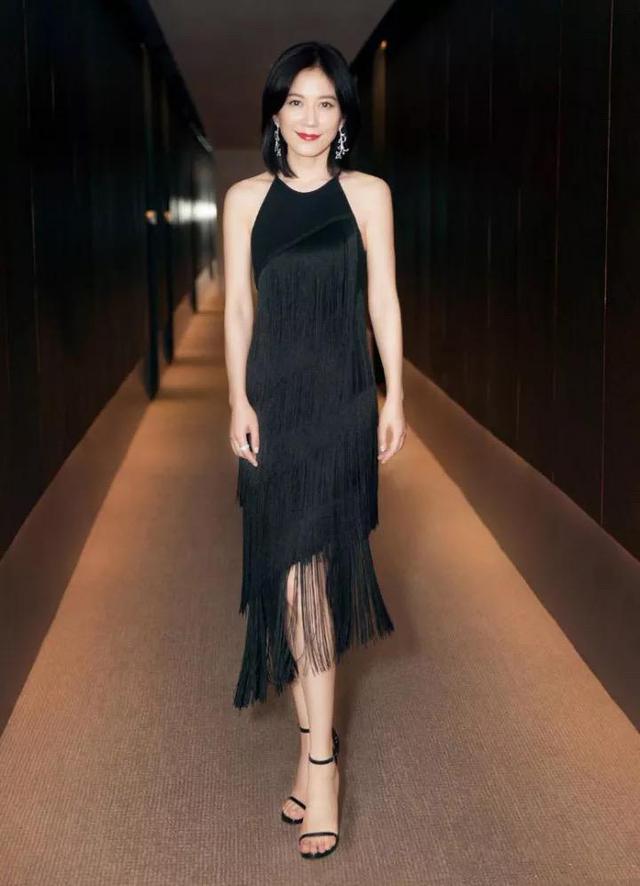 俞飞鸿|王菲梁咏琪韩雪综合体现薇娅直播间，失去十级美颜特效，是49岁？