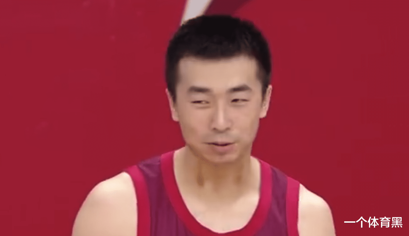 杜锋|王骁辉恶犯,裁判不想看回放,杜锋:打一辈子球,这动作我会不知道?