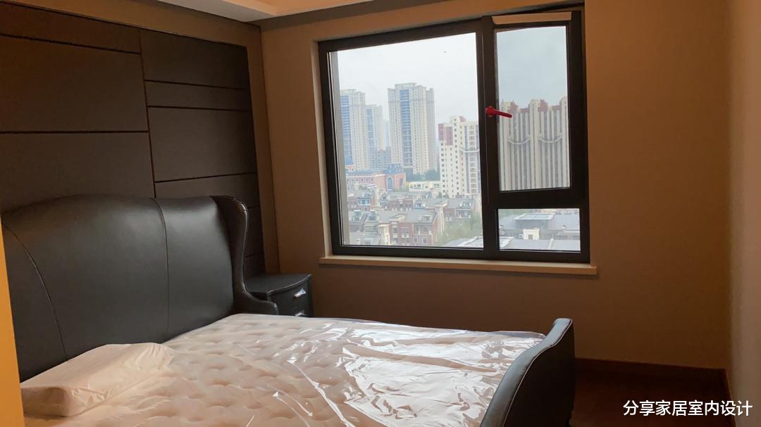 |一家三口的新房，赶在中秋节前布置家具，效果还不错，儿子很高兴