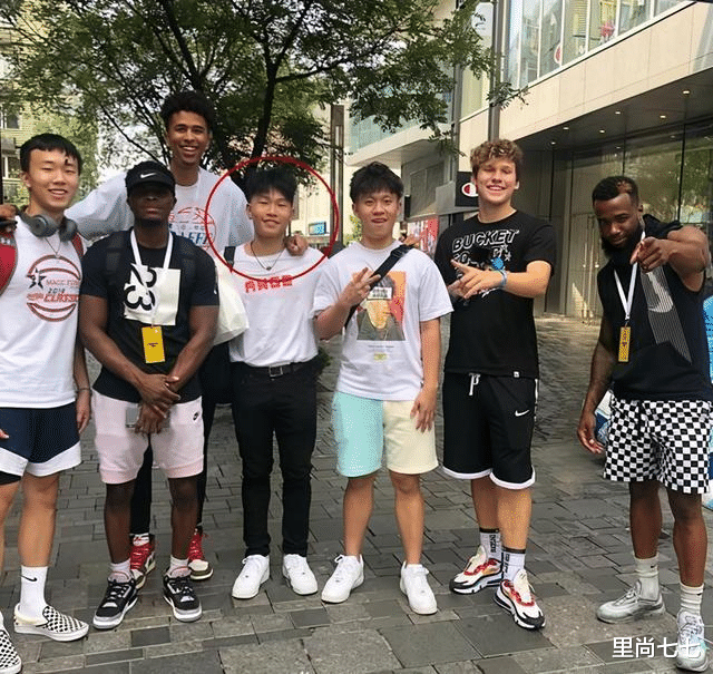 陈坤|陈坤儿子女友正脸曝光！穿情侣装一起打高尔夫，准公公忙来点赞