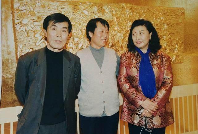 何庆魁|2015年，与高秀敏\共享\何庆魁12年的张艳茹，笑着死在何庆魁怀里