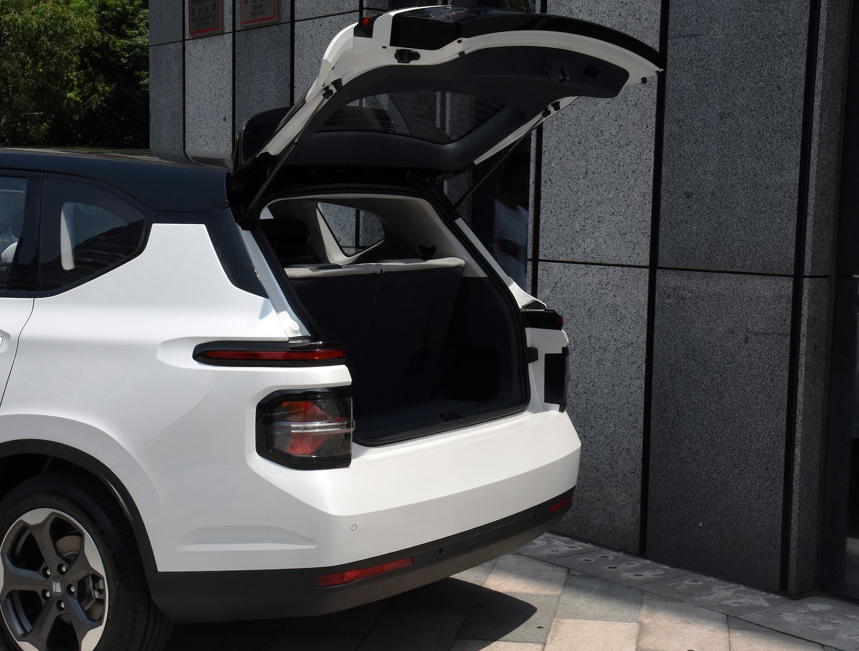 雪佛兰@还盯着奥德赛？上汽打造“奶爸座驾”，6座+飞机档把，才7W多油耗4毛