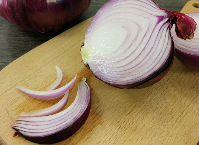 「烟雾病」聪明人从不如此吃洋葱,医生:严重伤身,多数人吃出一身疾病