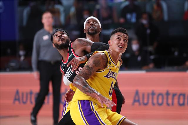 雄鹿队|争冠球队集体爆冷！湖人一大短板显露无疑，雄鹿输球原因也一样