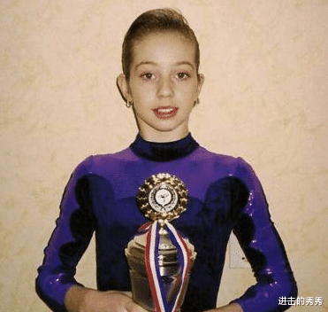 『电影』荷兰体操女皇家产败光,退役后转行当成人演员,男友出任摄影师