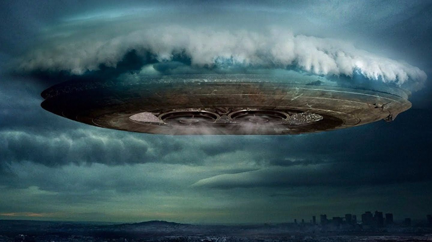 『三角形ufo』美承认UFO视频为真实后,无巧不成书,捷克闪电中现疑似三角形UFO