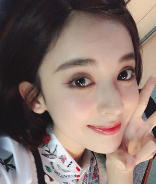 『明星素颜』能称为“素颜美人”的女生，脸上3个特点太明显，化妆都是浪费！