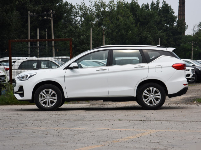 哈弗m6|哈弗M6太良心,直降1.6万,5万就提车,这车不比CS35PLUS强?