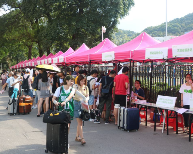 教育部|教育部突然宣布,大一学生迎来个不好的消息,家长:要上不起学了