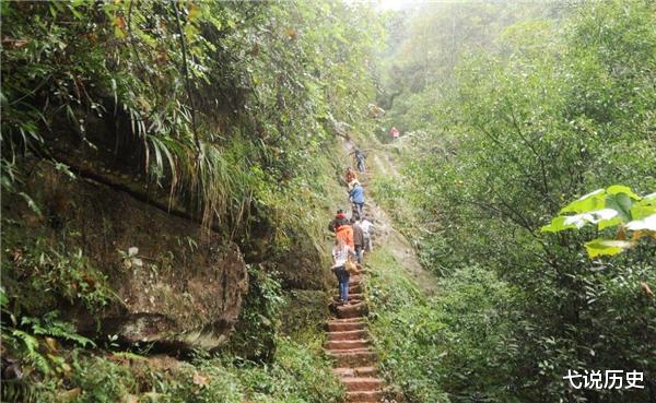 弋说历史|他娶大10岁妇人，为躲避世俗躲进深山，半世纪为爱凿开6208级天梯