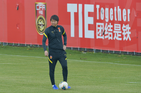 国足▲国足世预赛主力中锋地位不保，9号球衣已让出，战申花成最后机会