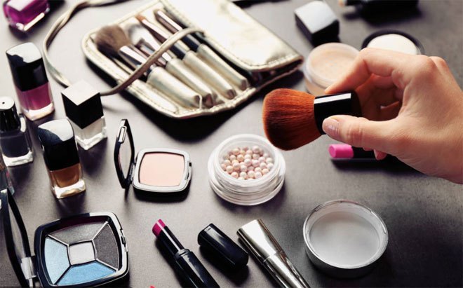 化妆品@女人家里这三种化妆品, 赶紧扔掉别用, 特别是最后一个, 越用越伤脸