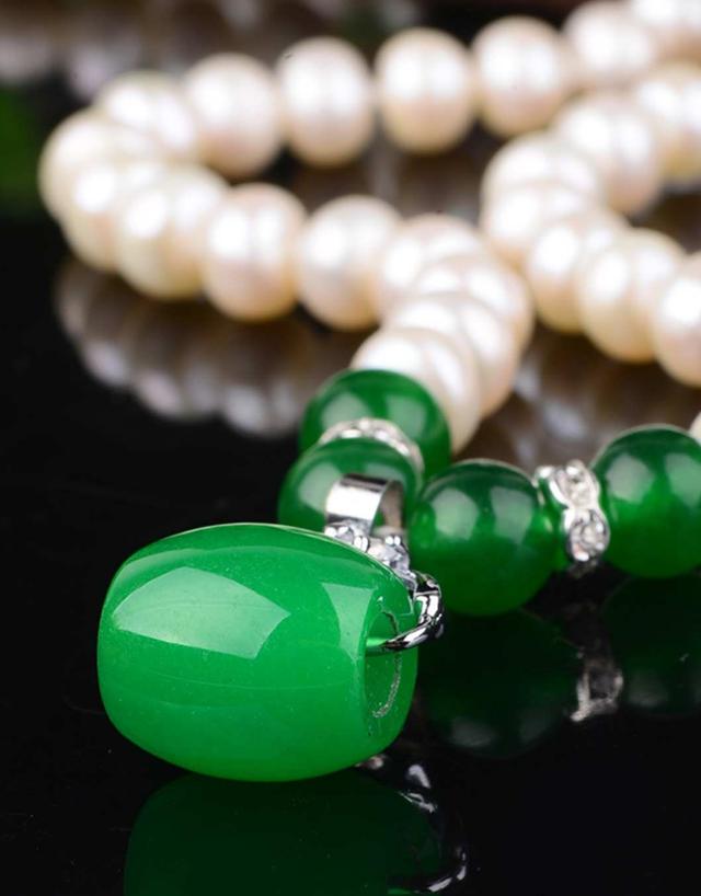 『翡翠』这10种玉石和翡翠极其相似，行家都经常看走眼，你会分辨吗？