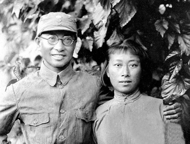 陈赓|陈赓人缘好，车上被敌军司令认出，却没有被点破，还送300块钱