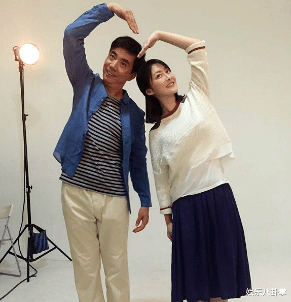 范明|56岁范明近照，恩爱23年的女富豪老婆，原来是我们熟悉的她