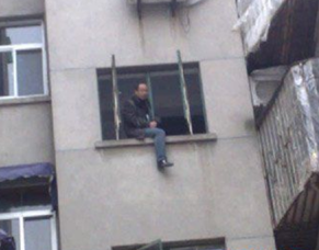 大学|博士延期后，这个南理工的狠人以跳楼威胁，成功毕业：那些剑走偏锋的「学闹」们