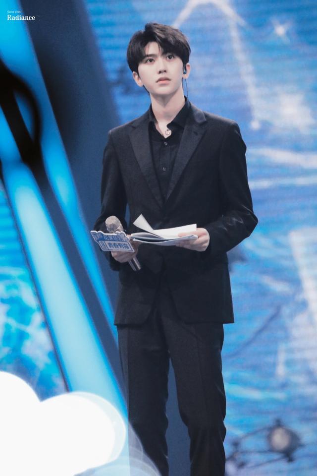 许魏洲▲4年逼退两位顶流,2020又来一次,娱乐圈洗牌往事件