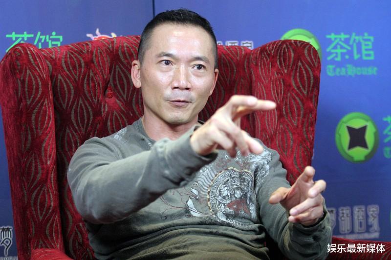 周星驰▲邹兆龙谈拍戏，很多年都演不红，刚演周星驰戏就被骂红了