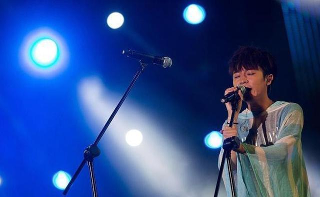 杨宗纬|演唱会迟到2个小时,自己忘词还耍大牌,如今终于凉凉了