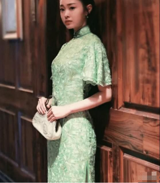 [刘亦菲]?   108斤刘亦菲和88斤宋轶撞衫, 终于知道体重和颜值的重要性了