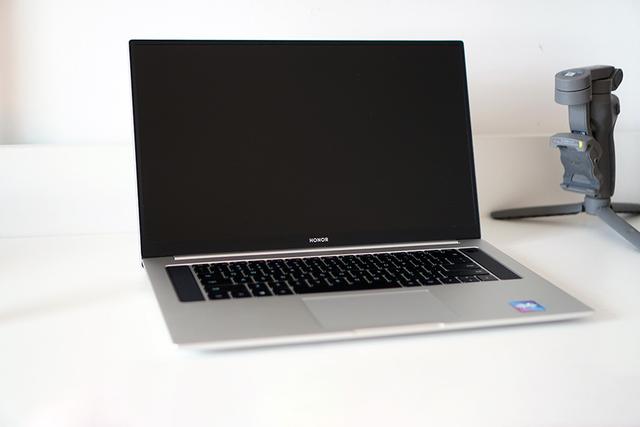 荣耀|荣耀MagicBook Pro新锐龙版降价:4499元起,大屏标压生产力工具