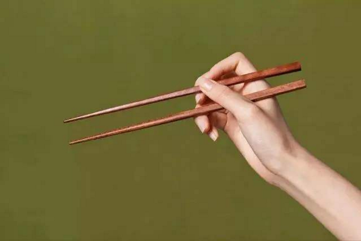 瑞典|那个呼吁中国人“放弃筷子”，改用刀叉的17岁瑞典公主，现在咋样了