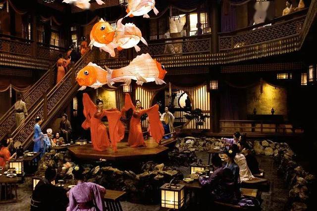 「李子柒」李子柒首次公开豪宅，我却看到背后最悲哀的一幕：中国式审美，太可怕了！