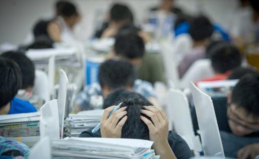 教师|高中班主任:高考分数不高的考生,选这2个专业,将来更好就业