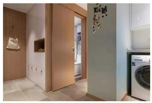 「」35岁大龄剩女啃老和父母挤28㎡，老房脏乱差，父亲被迫离家