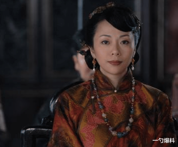 『保剑锋』他曾是“最帅老师”，娶大6岁妻子，如今老婆照片曝光，竟是熟悉的她