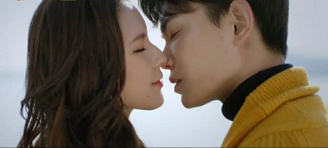 韫色过浓@韫色过浓:撒花,矜北和时韫终于接吻成功,他们真的太难了!