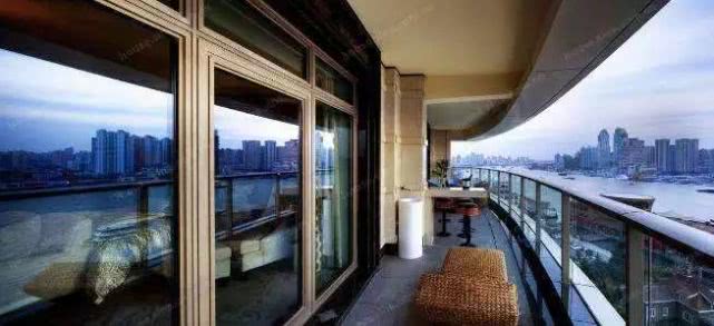 『胡尔克』上海外援抛弃前妻娶妻侄女尝鲜！高调晒江景豪宅，每平米二十万