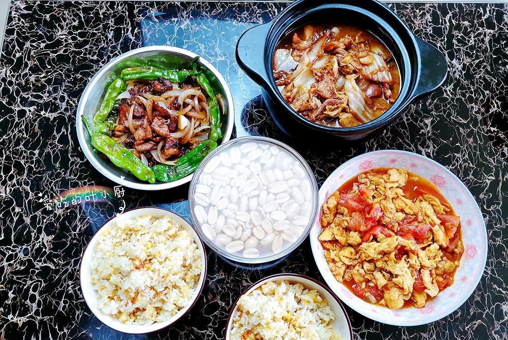 []晒晒母子俩午餐，有荤有素花了不到40元，网友：北方人饭量就是大