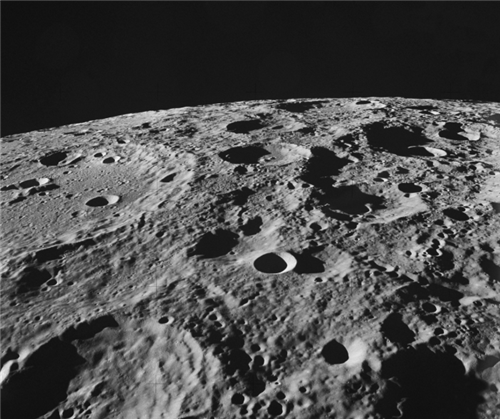 月球|“玉兔2号”即将突破500米，它在月球上看到了啥？有3个重大发现