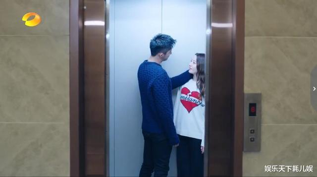 『周放』名场面来了！《幸福》周放宋凛接吻被放妈凝视，宋凛表情很赞，注意周放口红