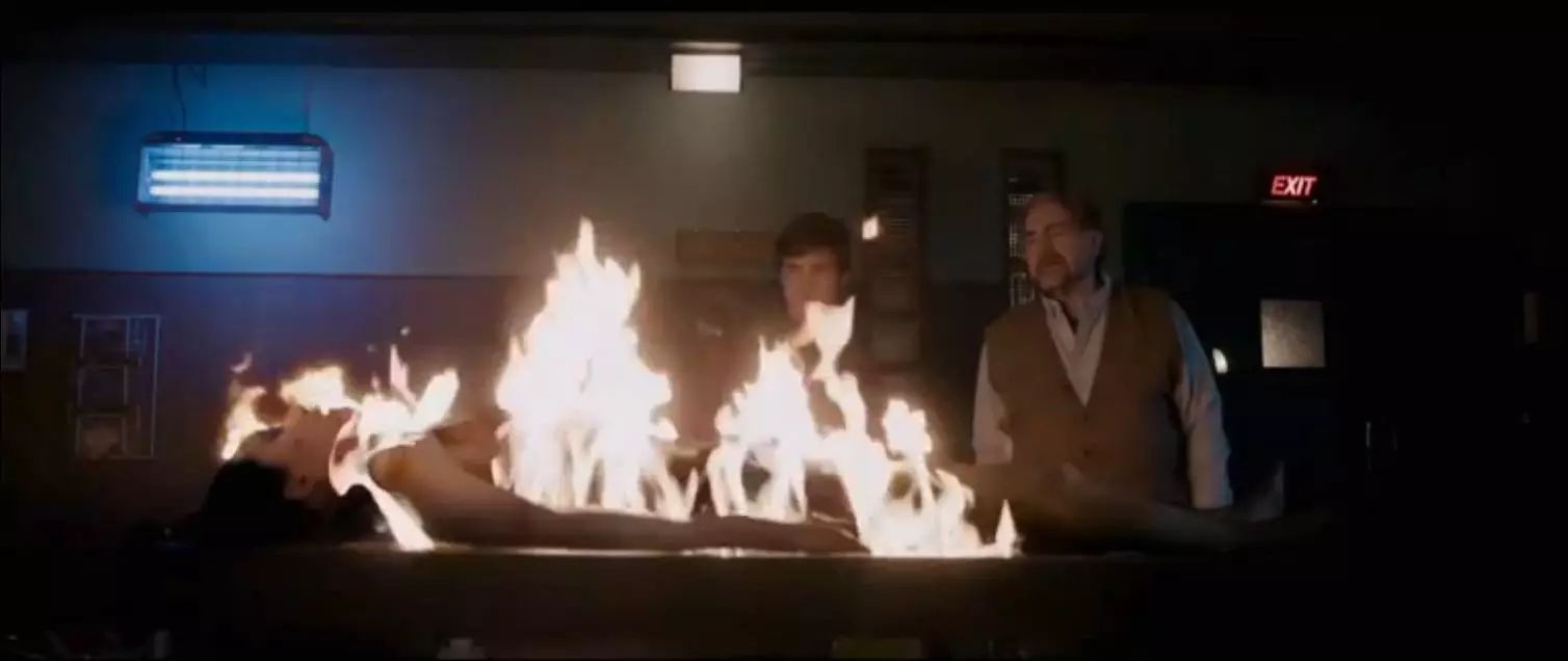 警察|美国重口味R级恐怖片，影史最惊艳的“女尸”吓坏网友！