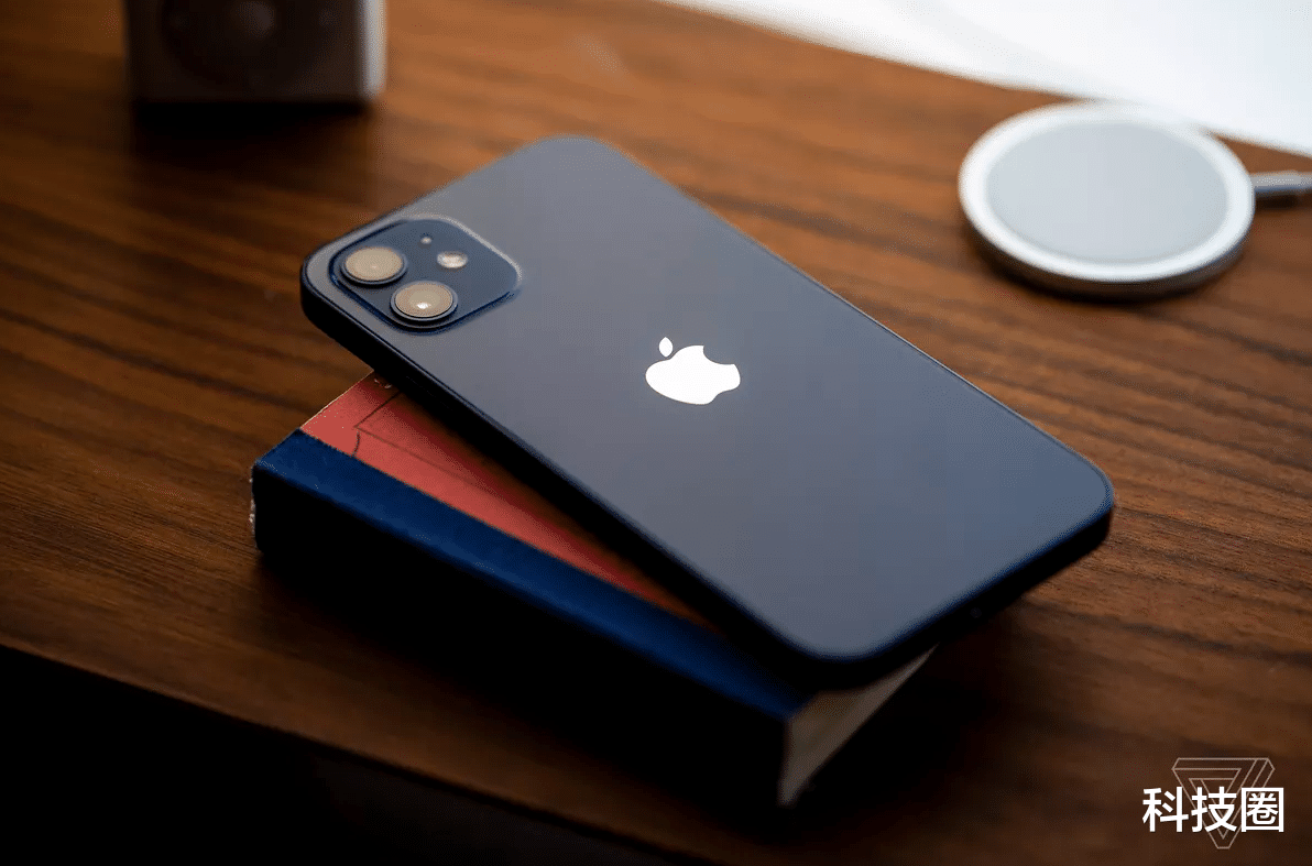 iphone12|王腾吐槽iPhone 12中框设计，设计师脑子不进水不会这么做