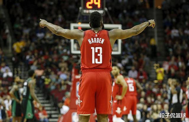 迈克尔·乔丹|恭喜哈登！“3连冠”后超科比，重演20年前乔丹神迹！火箭队血赚