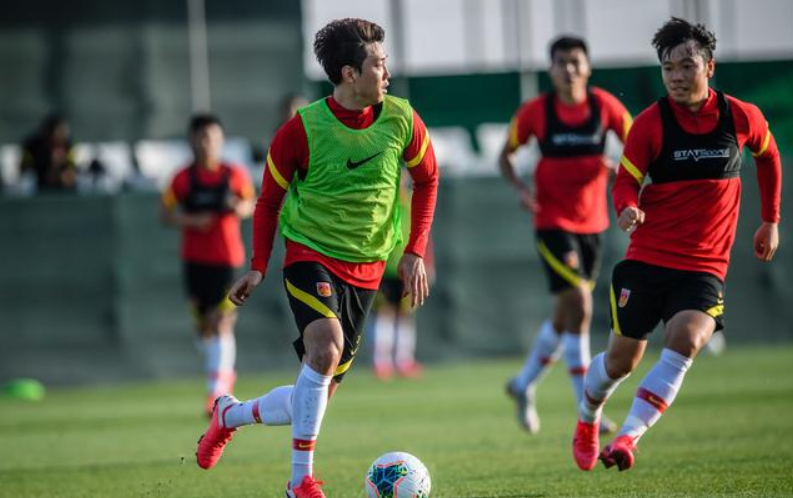 [国足]9球14助攻！17次入选国足，他与蒿俊闵、吴曦组李铁最强三核