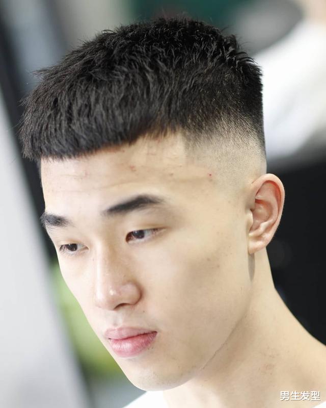 发型|男生“两面剃光”发型有3种剪法？试试这些新造型，让你改头换面
