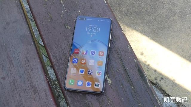 iPhone SE■说好的支持华为，转身就买了苹果，这算是打脸吗？