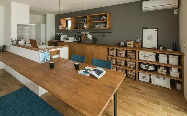 []108平复式楼造了2间厕所，玄关挖空一半，鞋子全挂墙上！