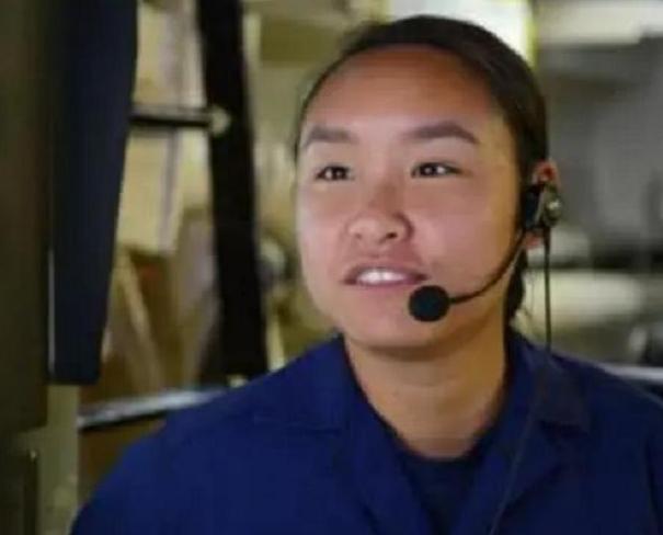 美军|还记得美军舰上的华人女兵吗？曾用中文跟中国海军谈判，后来如何