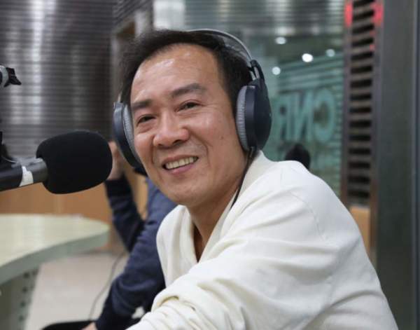 「杨蕾」下了春晚就被离婚，丈夫一把拖把都不肯留，杨蕾被戴志诚一伤十年