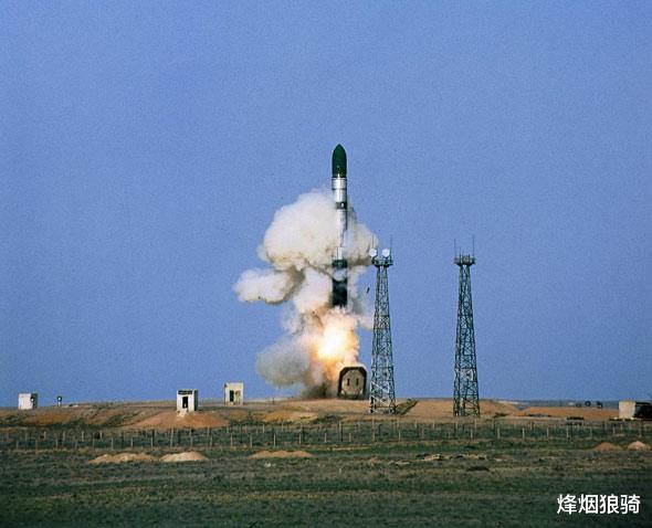『印度』全球最强洲际导弹已竖起，一枚摧毁10个城市，目标瞄准美国本土