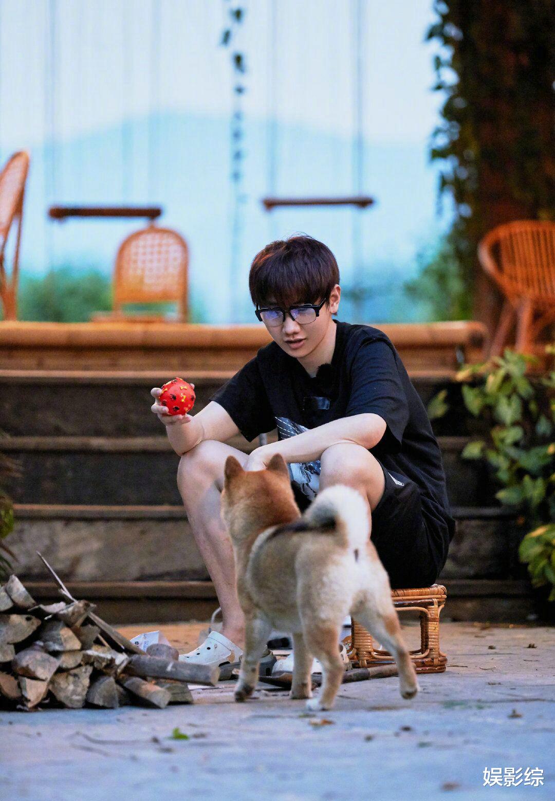 向往的生活：薇雅在《向往的生活》首次直播，看到她的销售额，和刘涛相比差远了